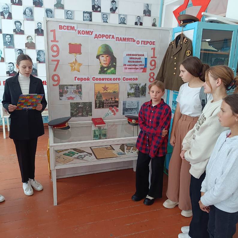 Сегодня, 12 сентября, в музейной комнате для учащихся Лопатинской школы проведен урок-мужества «Всем, кому дорога память о героях».